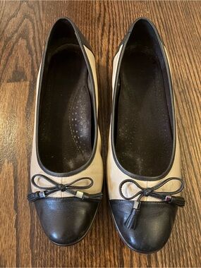 Vaneli Two-Tone Black and Cream Bow-Trim Ballet Flats